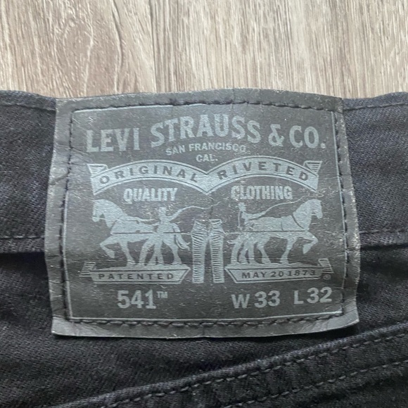 NEW LEVI 541 IN BLACK - Picture 1 of 4